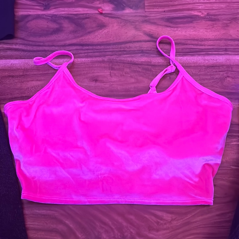 pink sports top